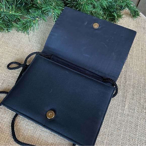 Black and gold vintage beaded front purse with cross over strap - Picture 3 of 3